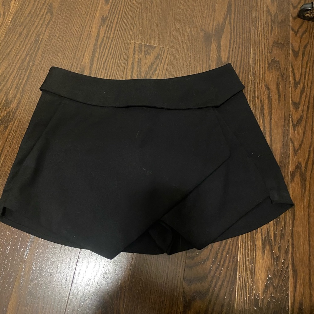 Black skort